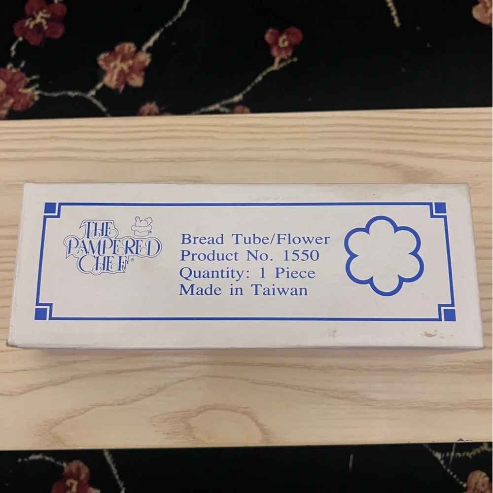 The Pampered Chef Blue and White Bread Tube
